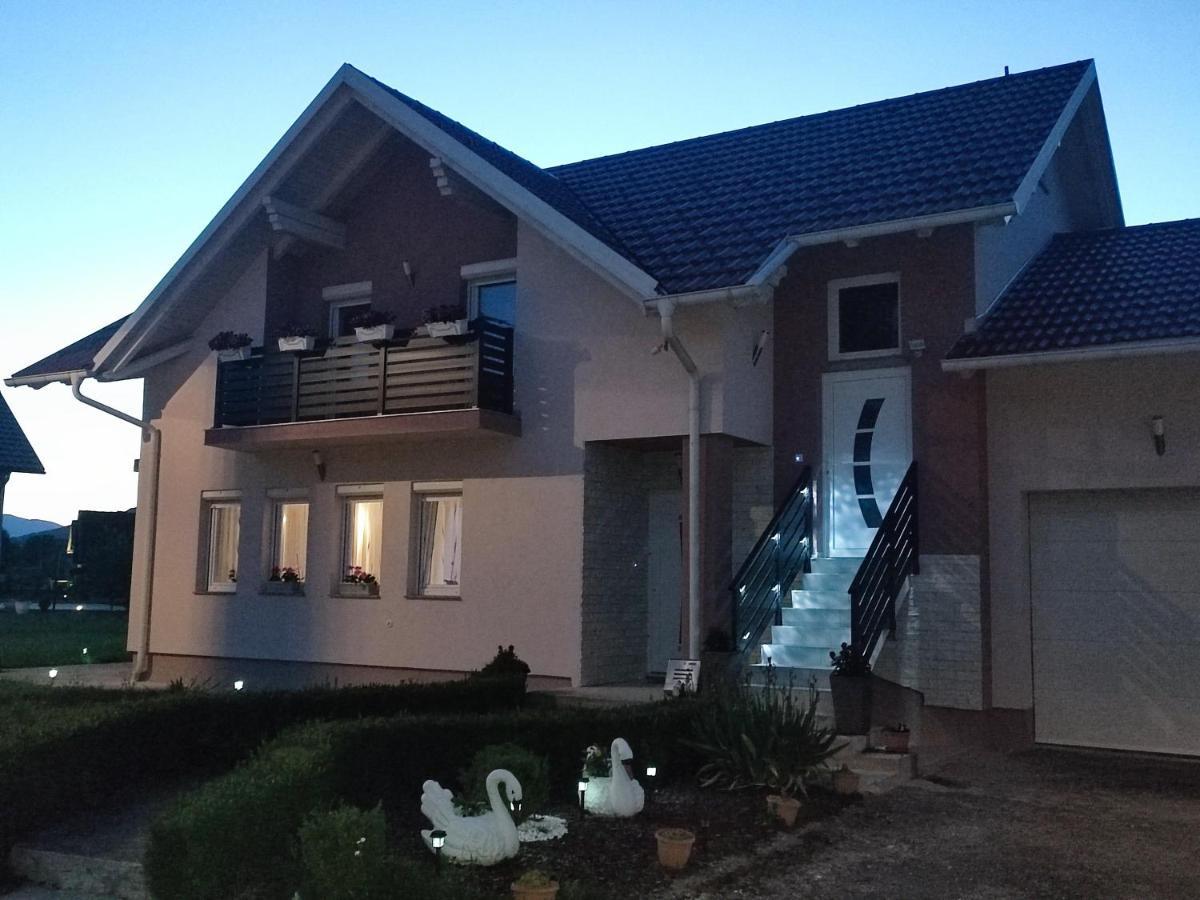 Apartman Swans Otocac Exterior photo