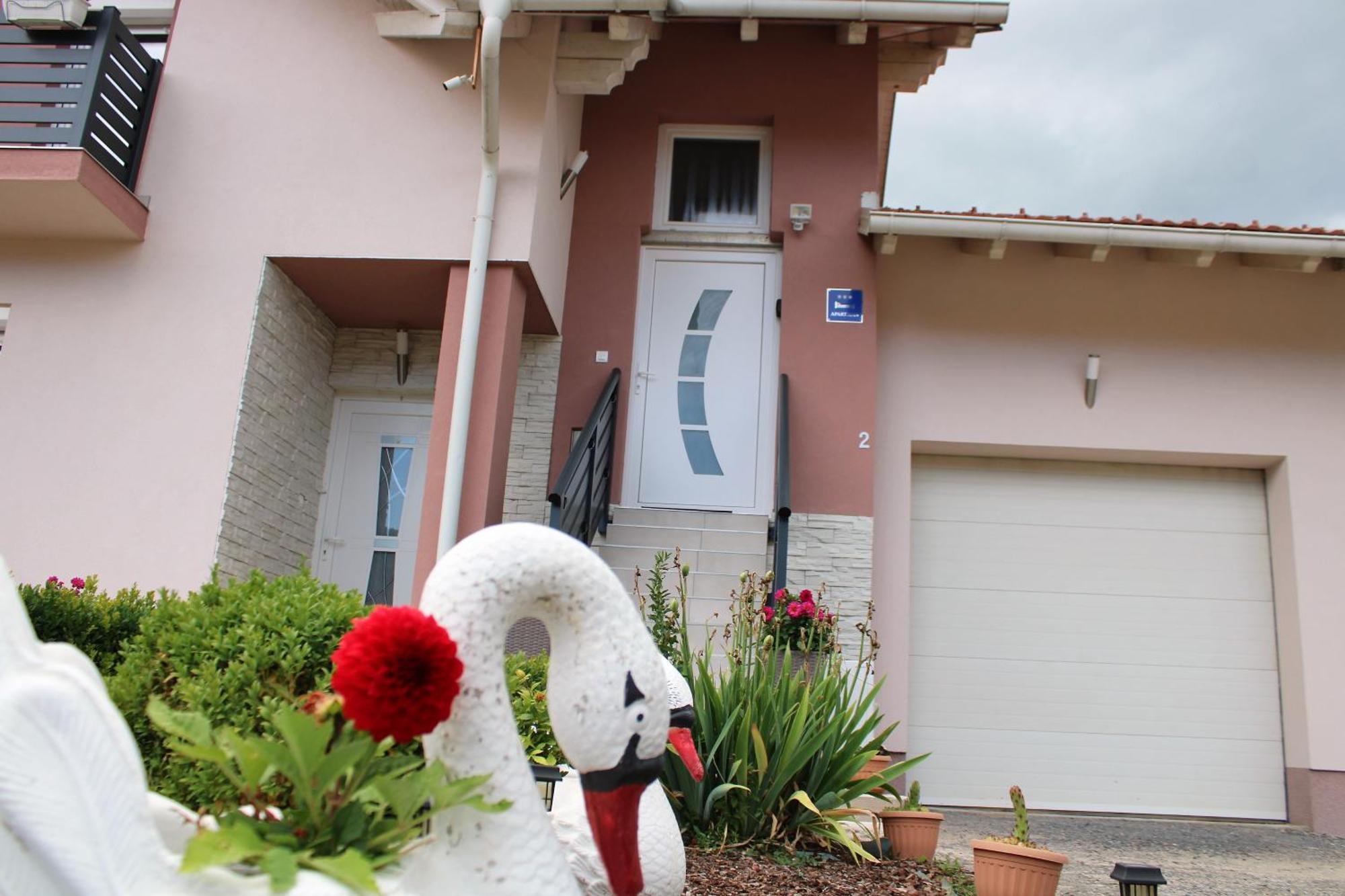 Apartman Swans Otocac Exterior photo