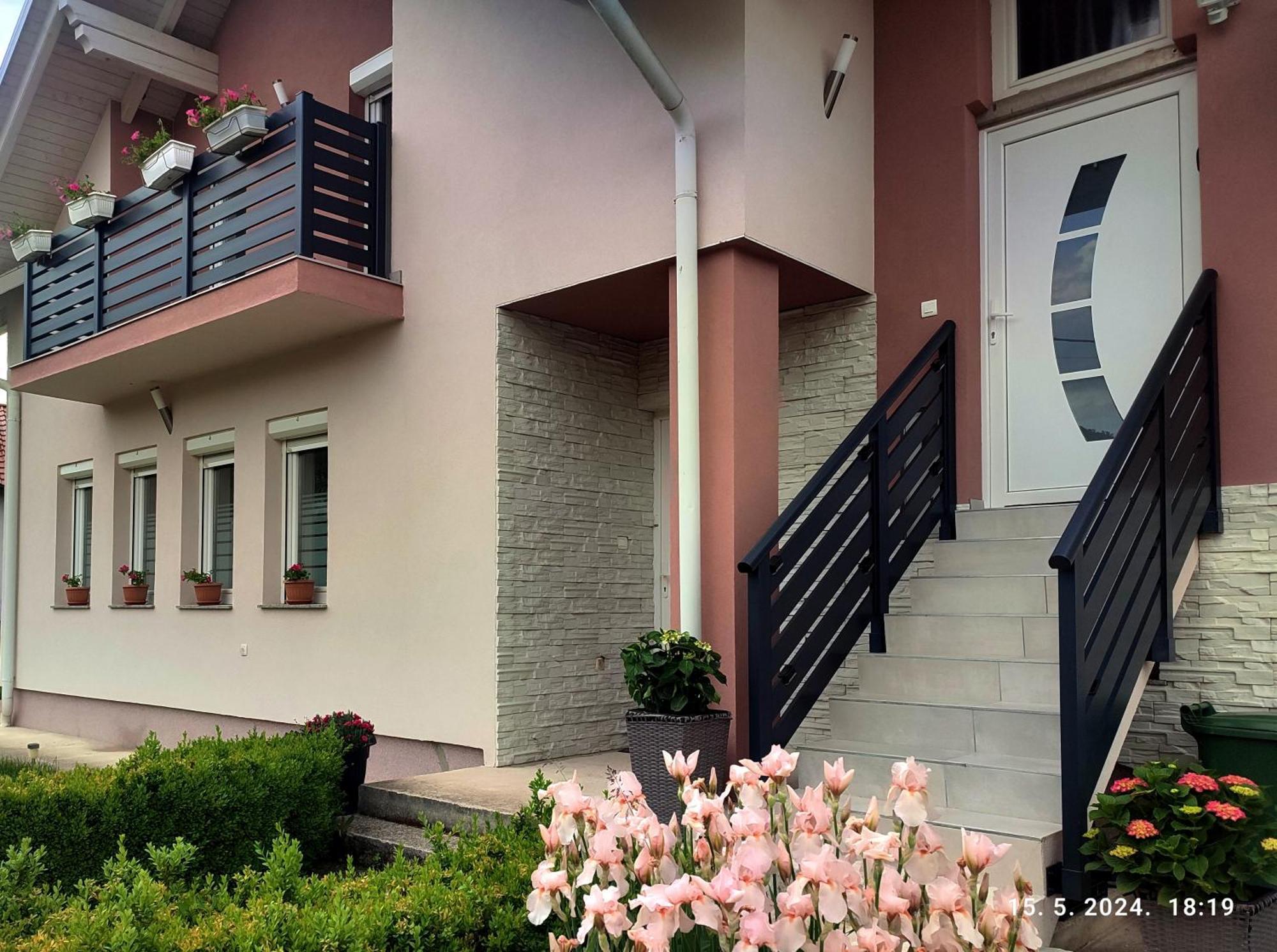 Apartman Swans Otocac Exterior photo